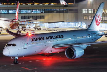 JA834J - JAL - Japan Airlines Boeing 787-8 Dreamliner