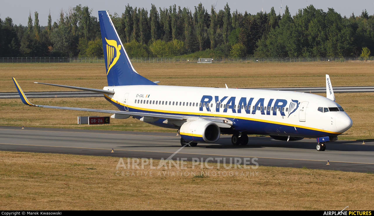 Ryanair EI-DAL aircraft at Modlin