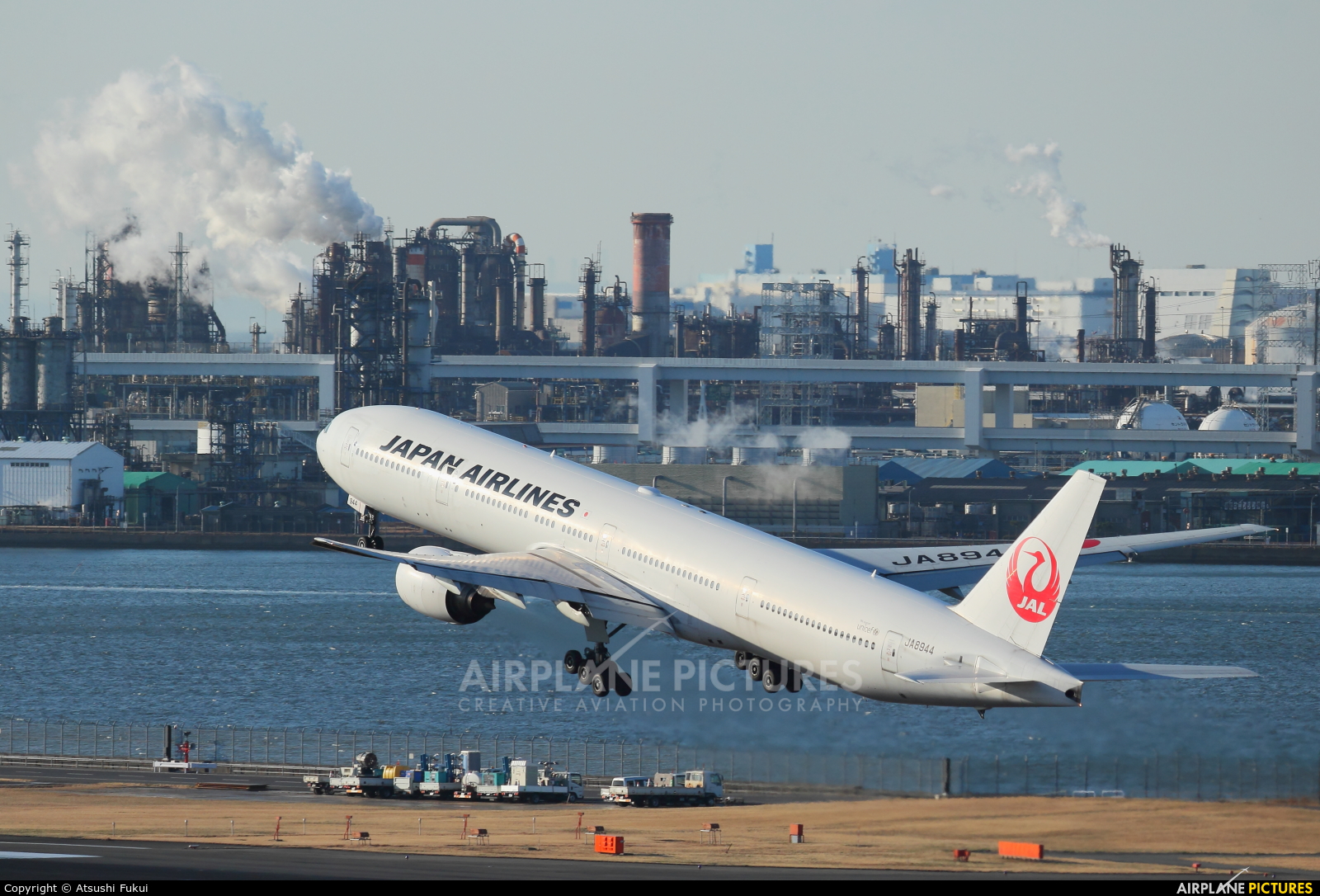 JAL - Japan Airlines JA8944 aircraft at Tokyo - Haneda Intl