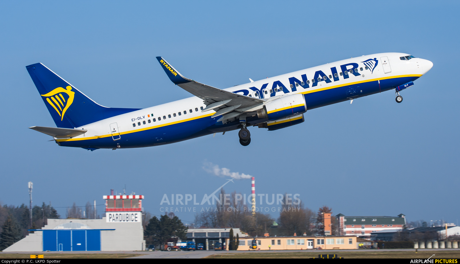 Ryanair EI-DLV aircraft at Pardubice