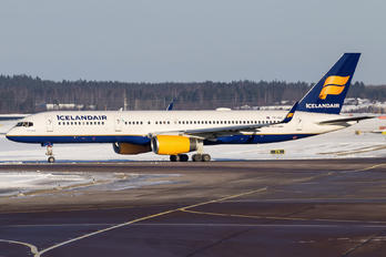 TF-ISZ - Icelandair Boeing 757-200