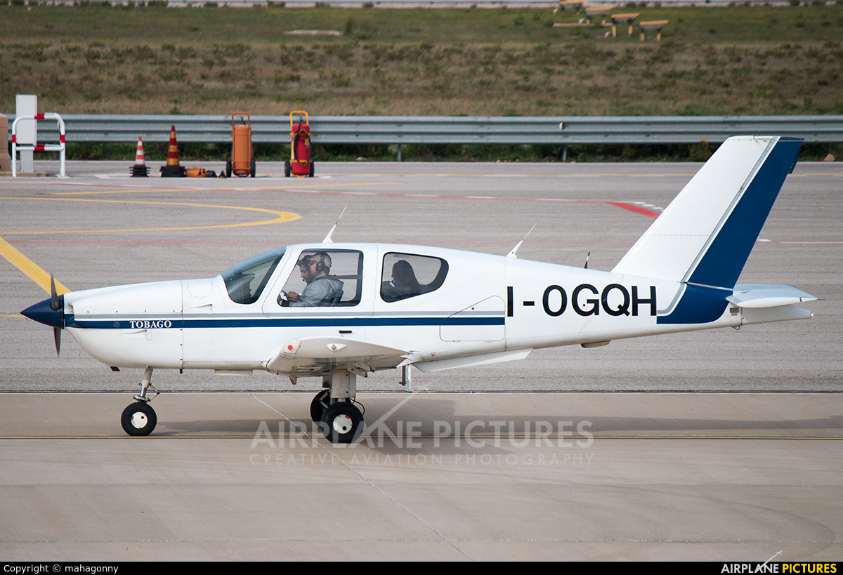Private I-OGQH aircraft at Bari
