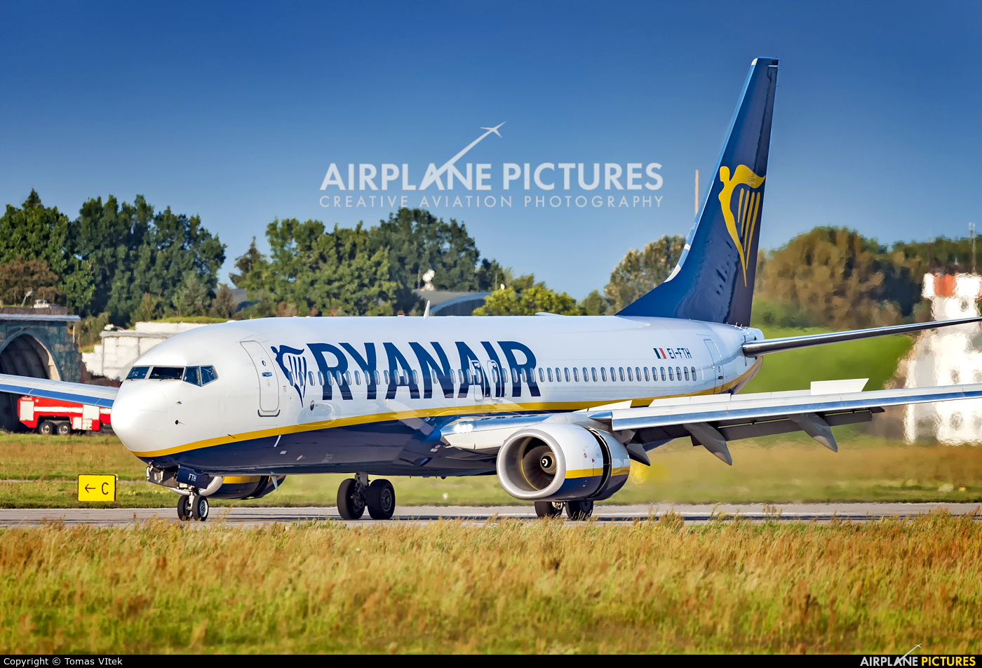 Ryanair EI-FTH aircraft at Pardubice