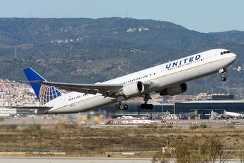 N66051 - United Airlines Boeing 767-400ER