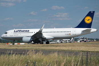 D-AIUW - Lufthansa Airbus A320