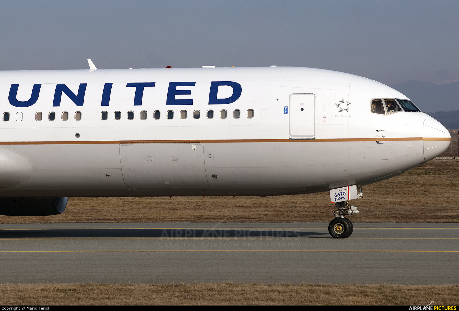 United Airlines N670UA aircraft at Milan - Malpensa