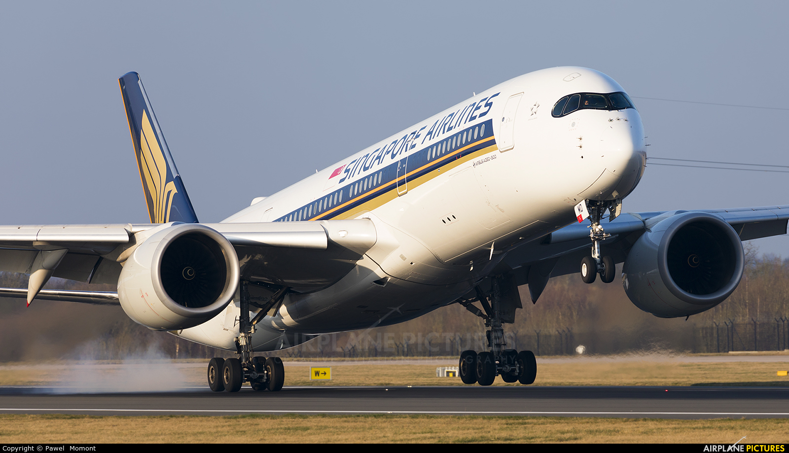 Singapore Airlines 9V-SMD aircraft at Manchester