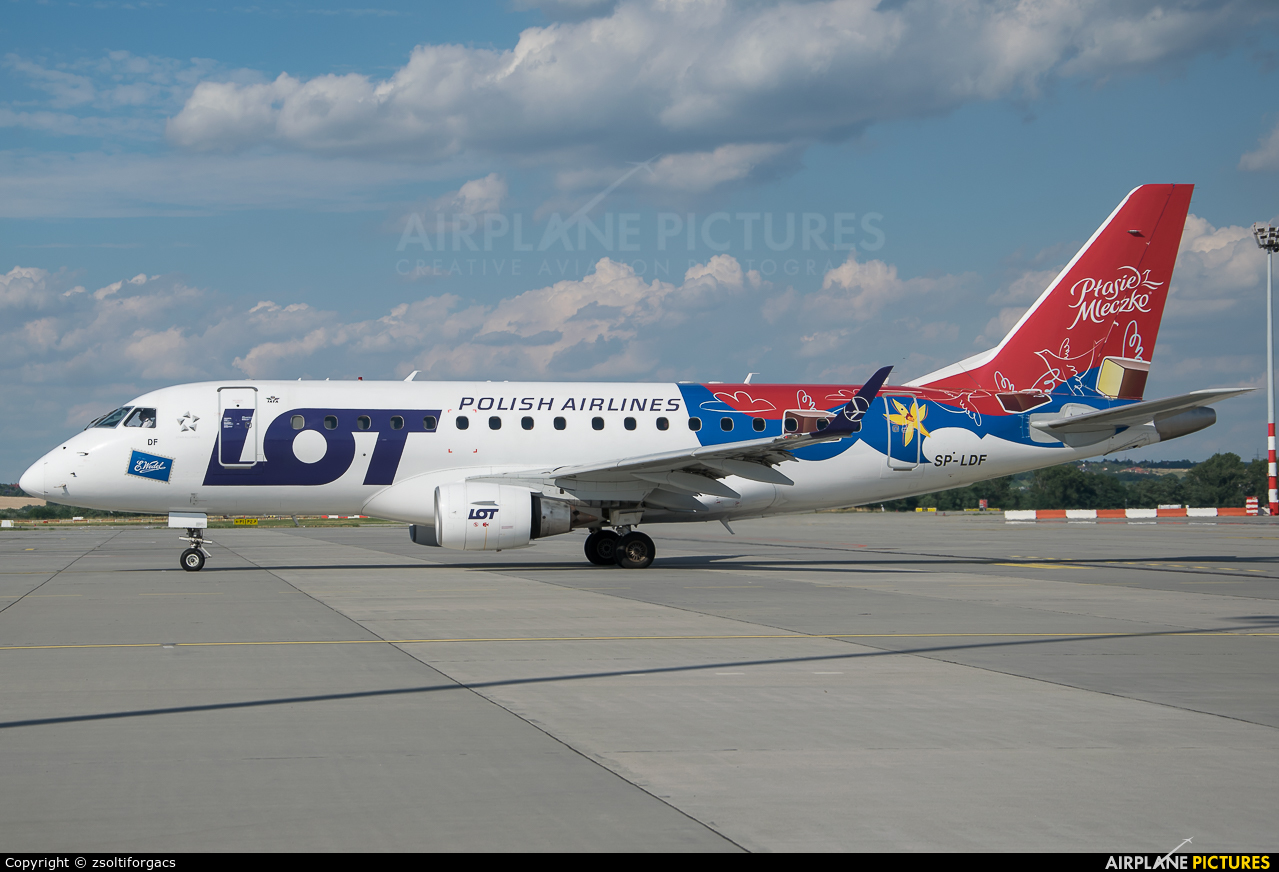 LOT - Polish Airlines SP-LDF aircraft at Budapest Ferenc Liszt International Airport