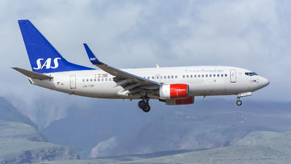 LN-TUM - SAS - Scandinavian Airlines Boeing 737-700