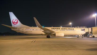 JA345J - JAL - Japan Airlines Boeing 737-800