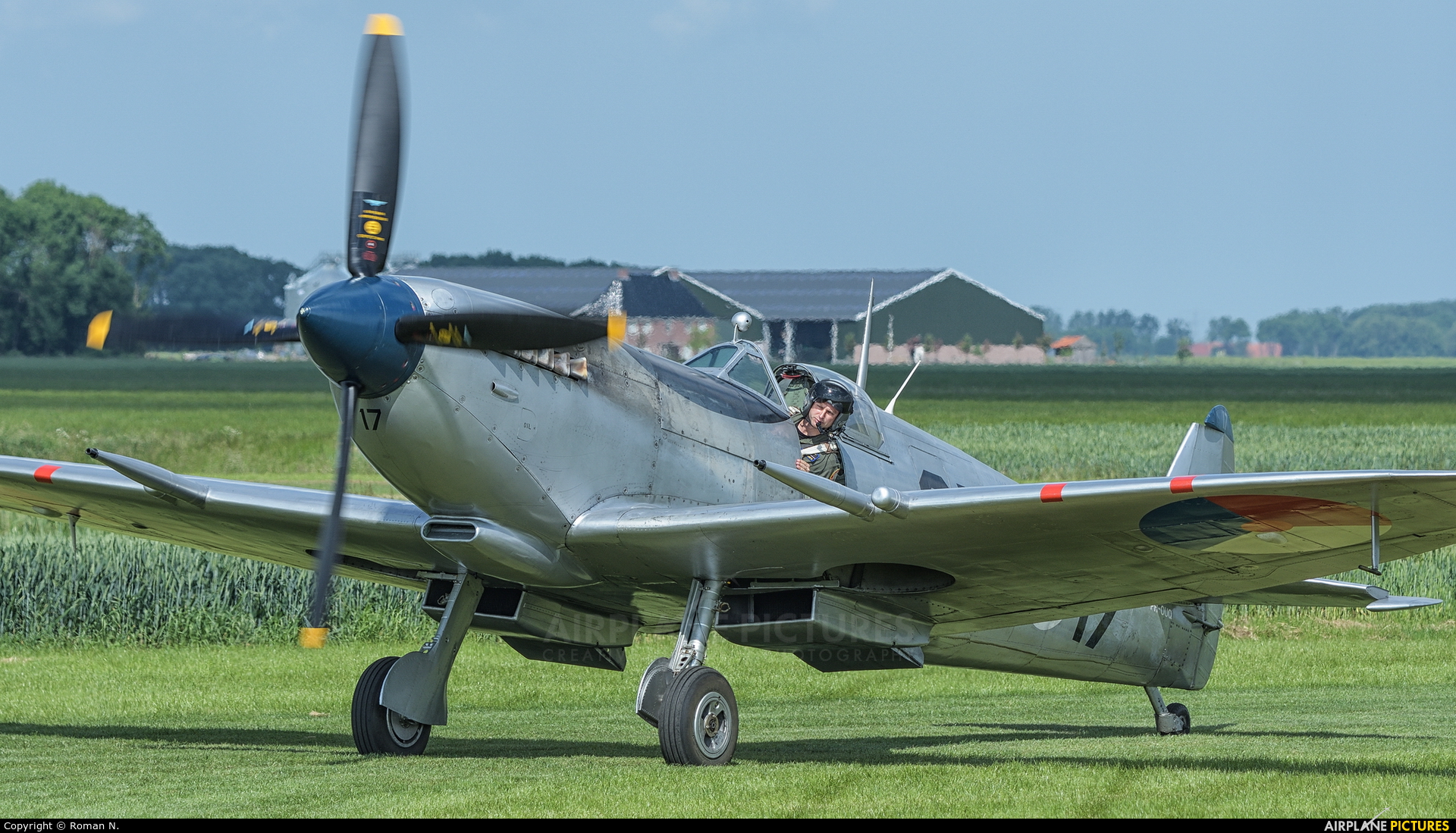 Private PH-OUQ aircraft at Oostwold