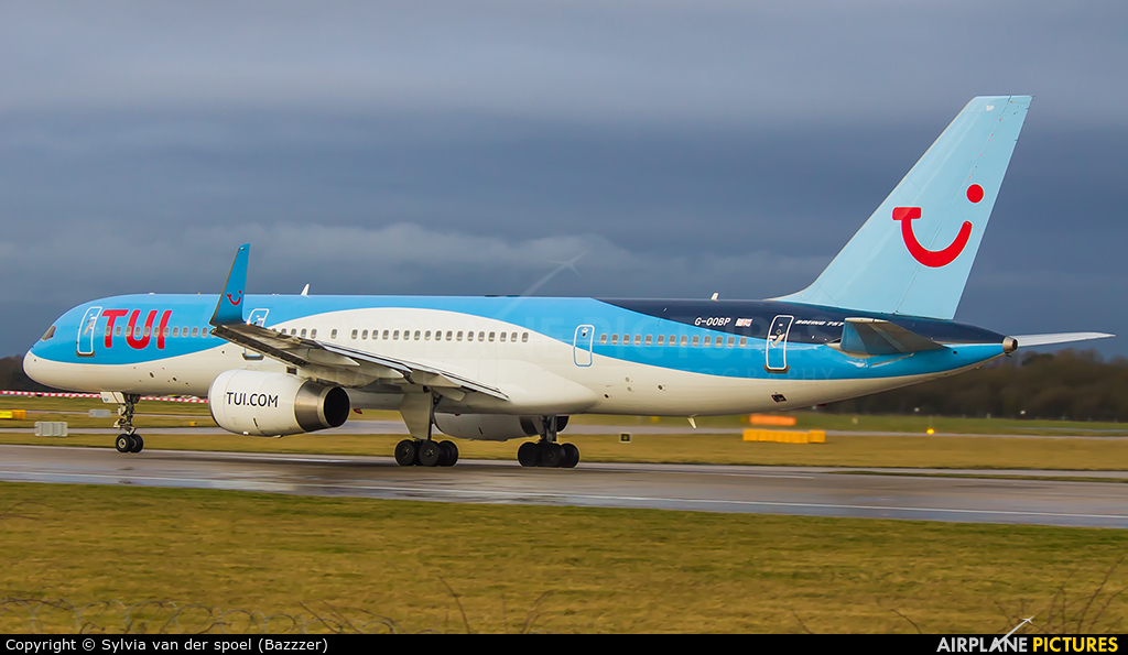 TUI Airways G-OOBP aircraft at Manchester
