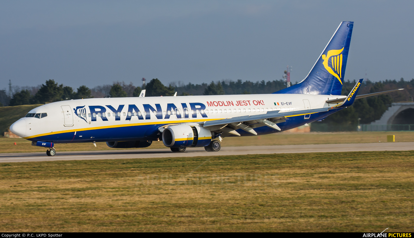 Ryanair EI-EVF aircraft at Pardubice