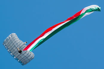 - - Hungary - Air Force Parachute Military