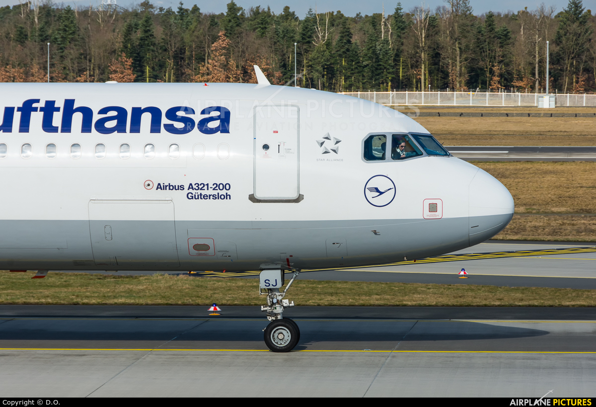 Lufthansa D-AISJ aircraft at Frankfurt