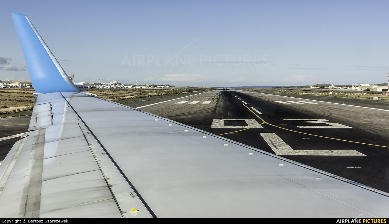 Enter Air SP-ENX aircraft at Las Palmas de Gran Canaria