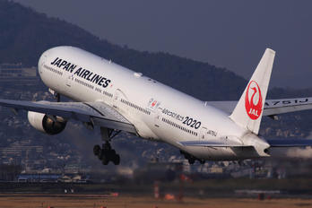 JA751J - JAL - Japan Airlines Boeing 777-300
