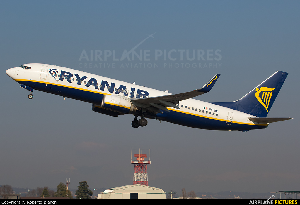 Ryanair EI-EML aircraft at Verona - Villafranca