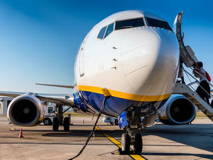 EI-DYX - Ryanair Boeing 737-8AS