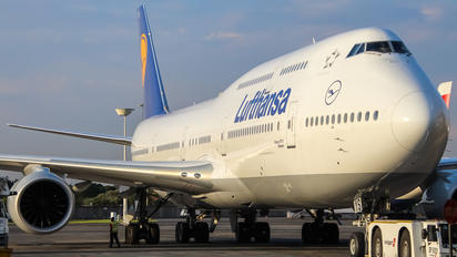 D-ABYS - Lufthansa Boeing 747-8
