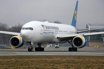 UR-GOA - Ukraine International Airlines Boeing 777-200ER