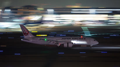 JA842J - JAL - Japan Airlines Boeing 787-8 Dreamliner