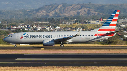 N972AN - American Airlines Boeing 737-800