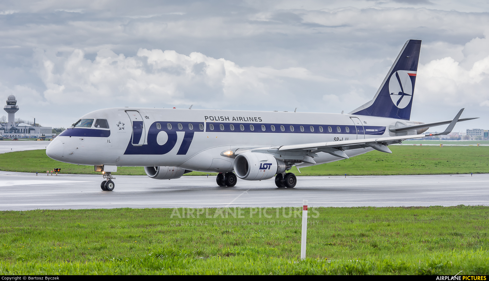LOT - Polish Airlines SP-LIL aircraft at Warsaw - Frederic Chopin