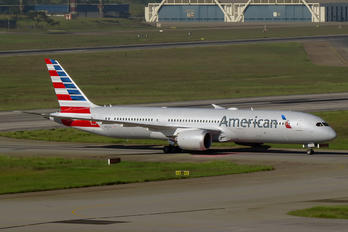 N825AA - American Airlines Boeing 787-9 Dreamliner