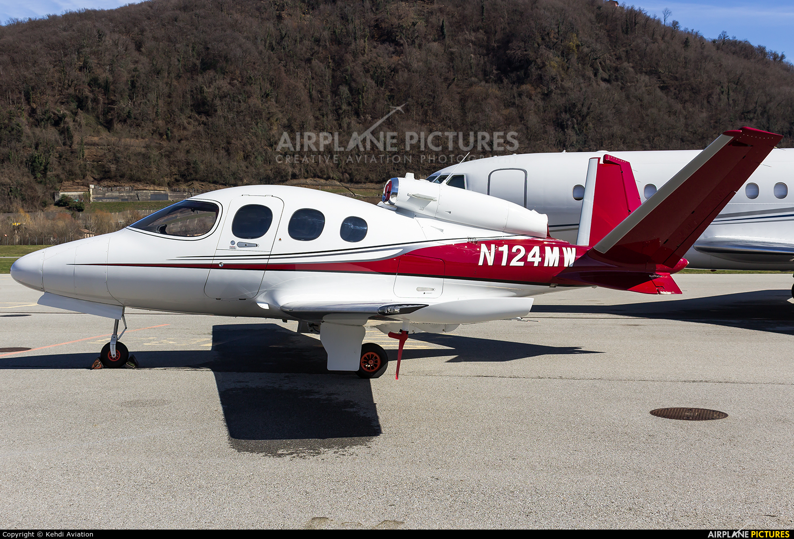 Private N124MW aircraft at Lugano - Agno