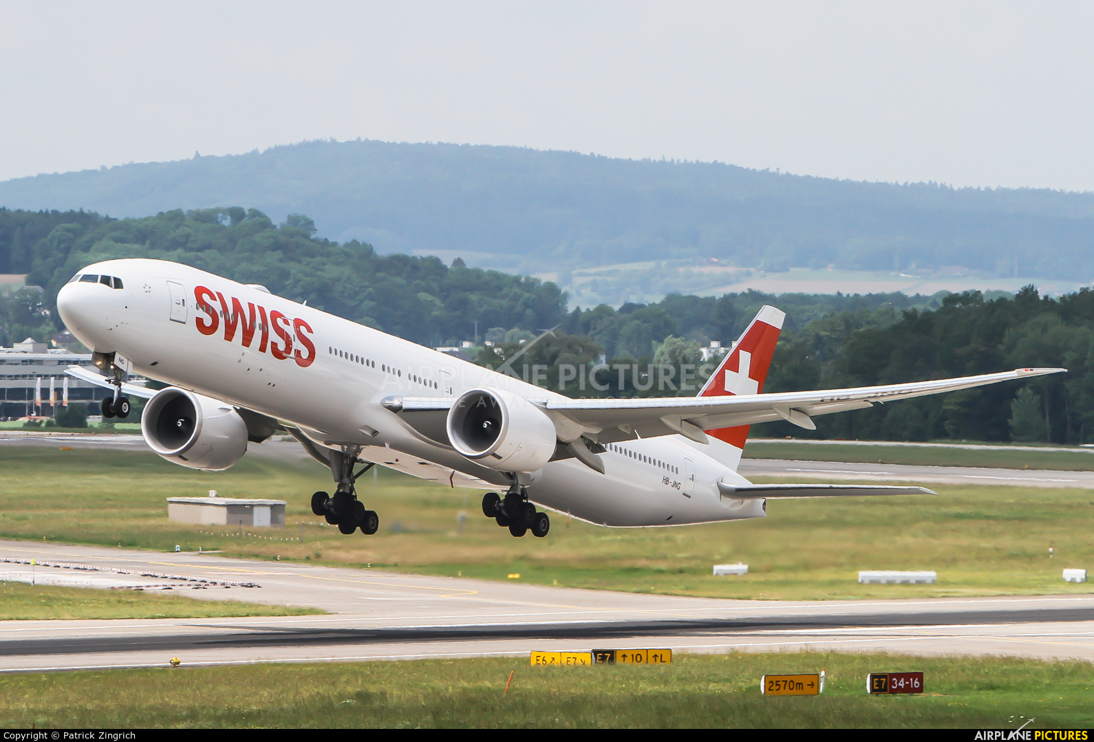 Swiss HB-JNG aircraft at Zurich