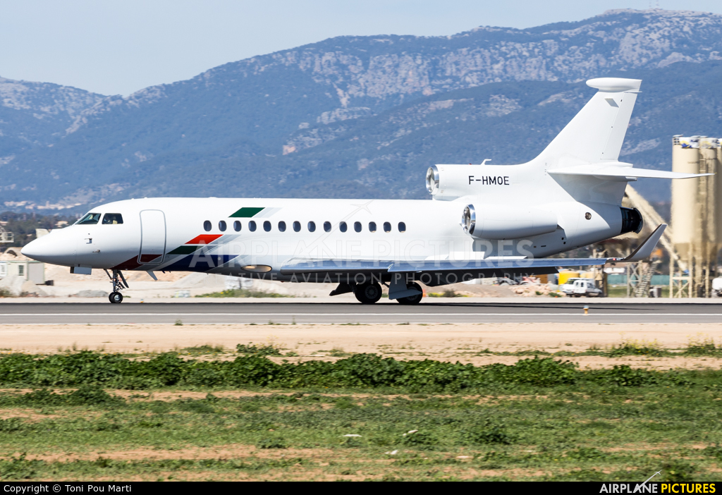Private F-HMOE aircraft at Palma de Mallorca