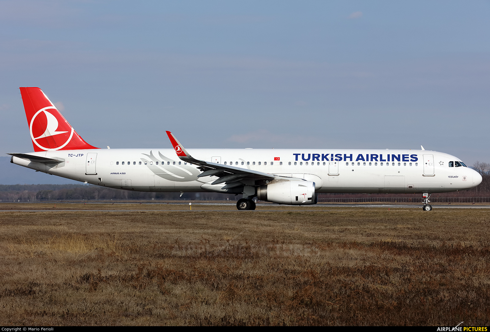 Turkish Airlines TC-JTP aircraft at Milan - Malpensa