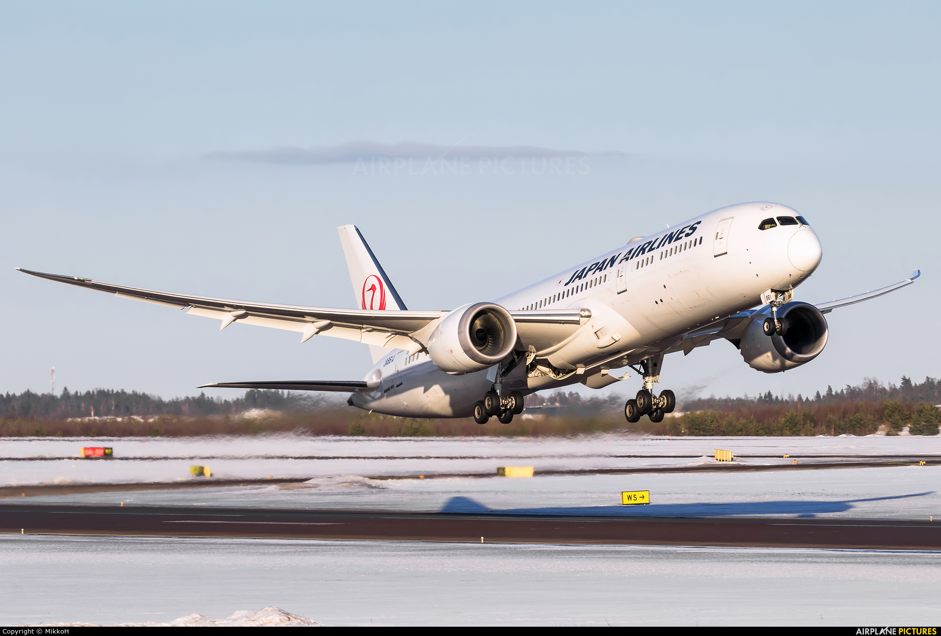 JAL - Japan Airlines JA861J aircraft at Helsinki - Vantaa