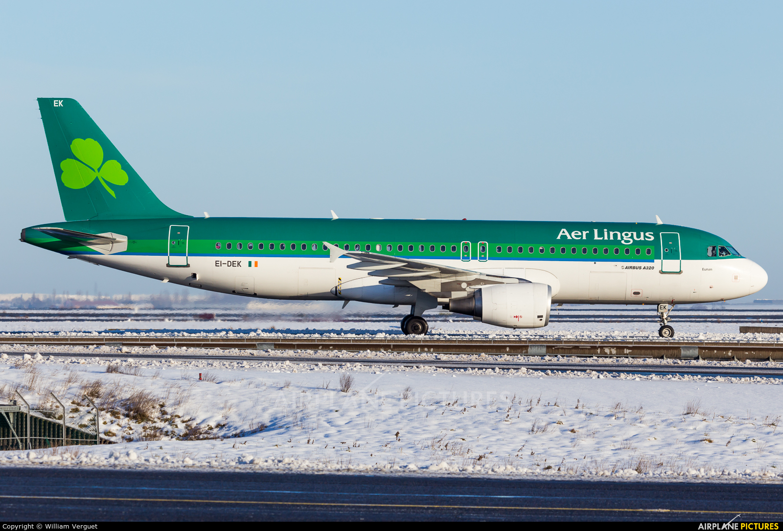 Aer Lingus EI-DEK aircraft at Paris - Charles de Gaulle
