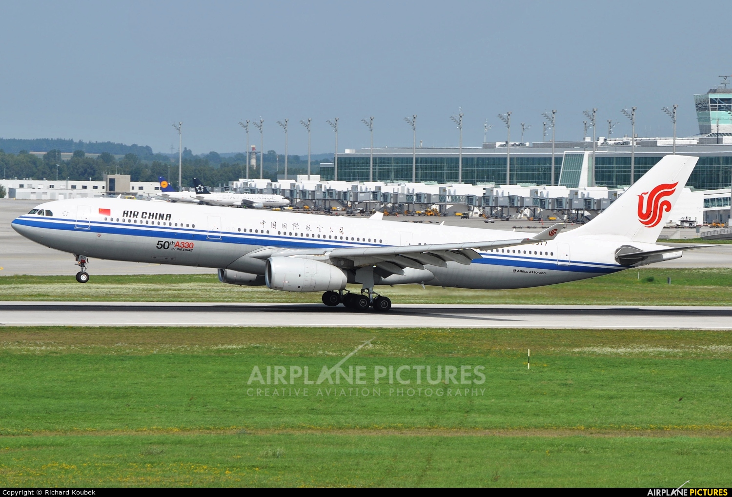 Air China B-5977 aircraft at Munich