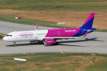 HA-LXN - Wizz Air Airbus A321
