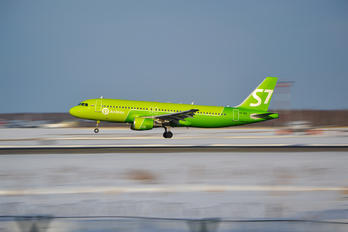VQ-BDE - S7 Airlines Airbus A320