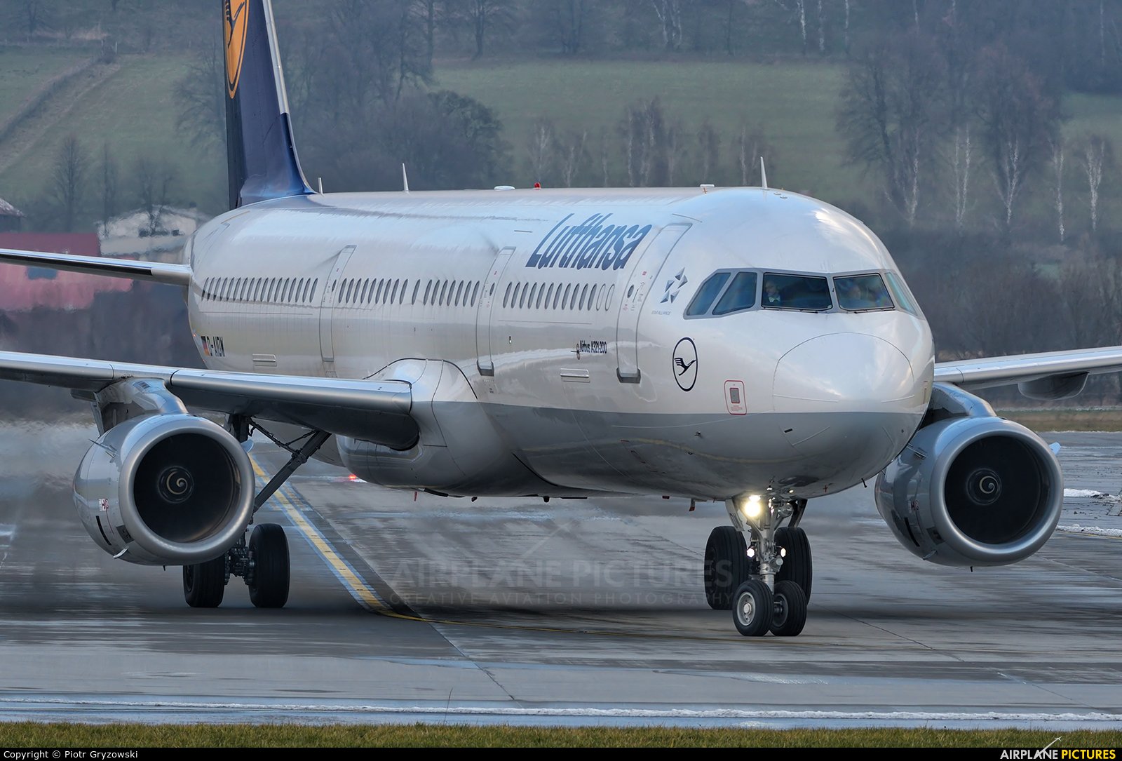 Lufthansa D-AIDW aircraft at Kraków - John Paul II Intl