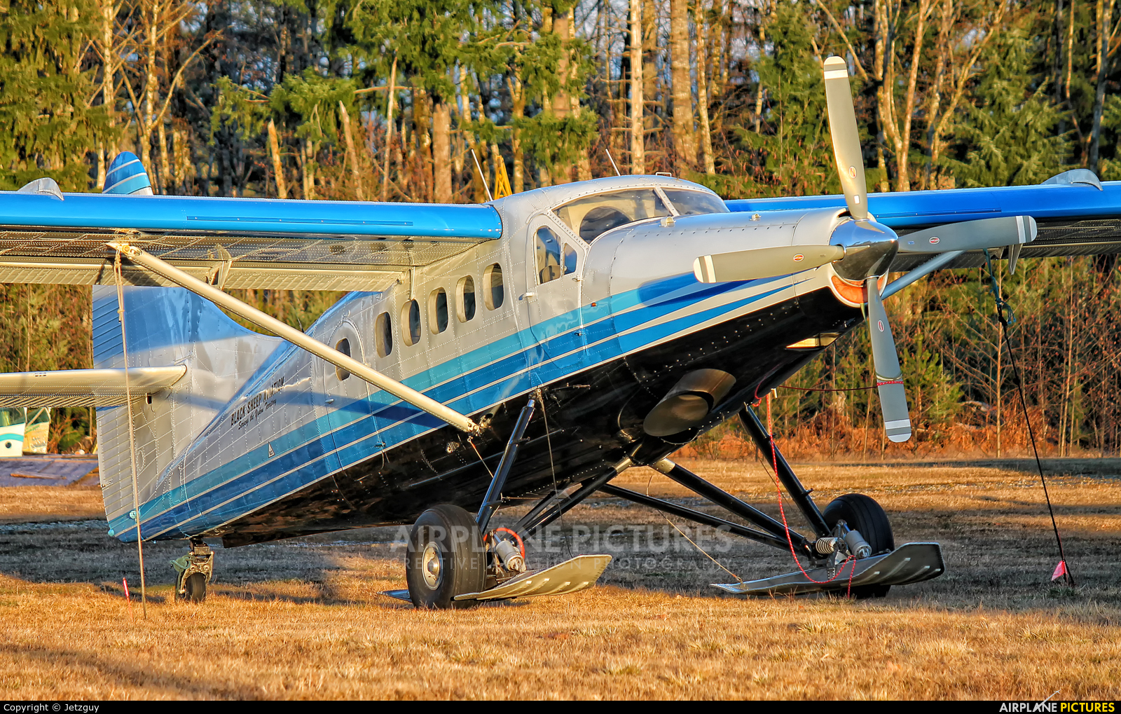 Private C-GDHW aircraft at Campbell River Airport