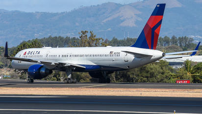 N557NW - Delta Air Lines Boeing 757-200