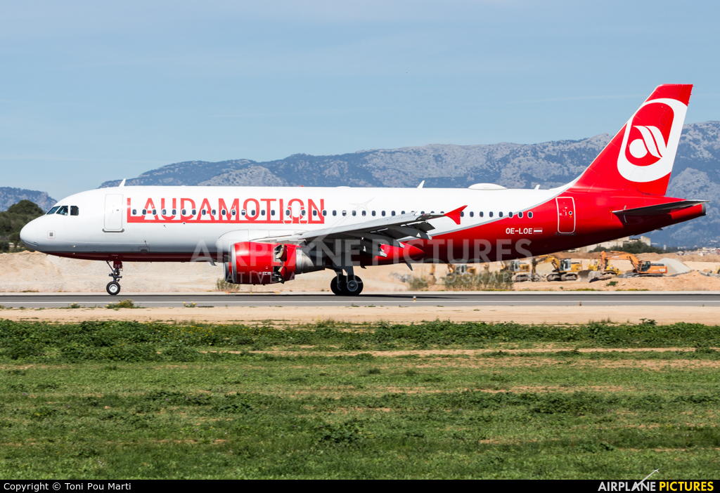 LaudaMotion OE-LOE aircraft at Palma de Mallorca