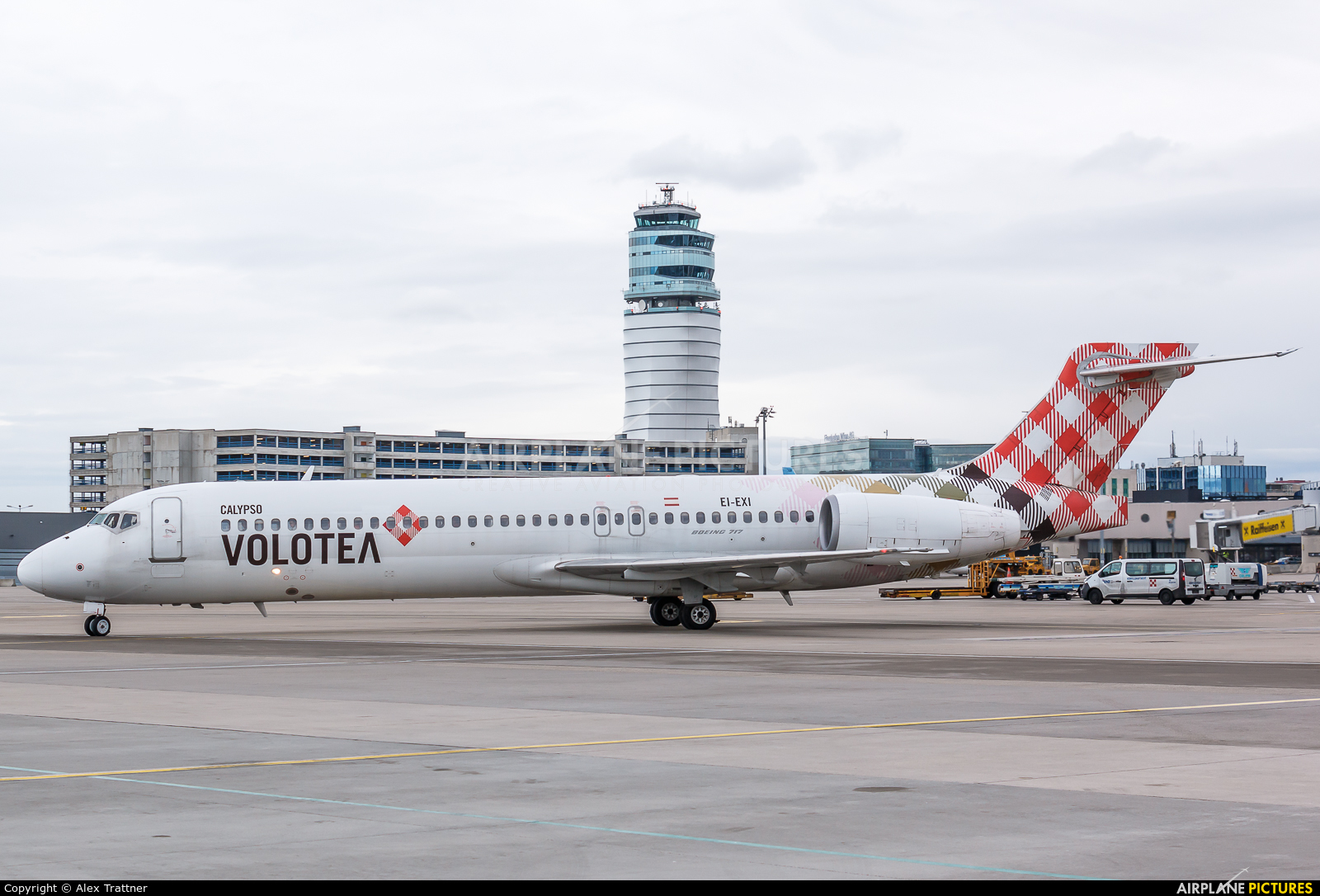 Volotea Airlines EI-EXI aircraft at Vienna - Schwechat