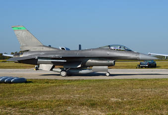 90-0702 - USA - Air Force General Dynamics F-16CG Night Falcon