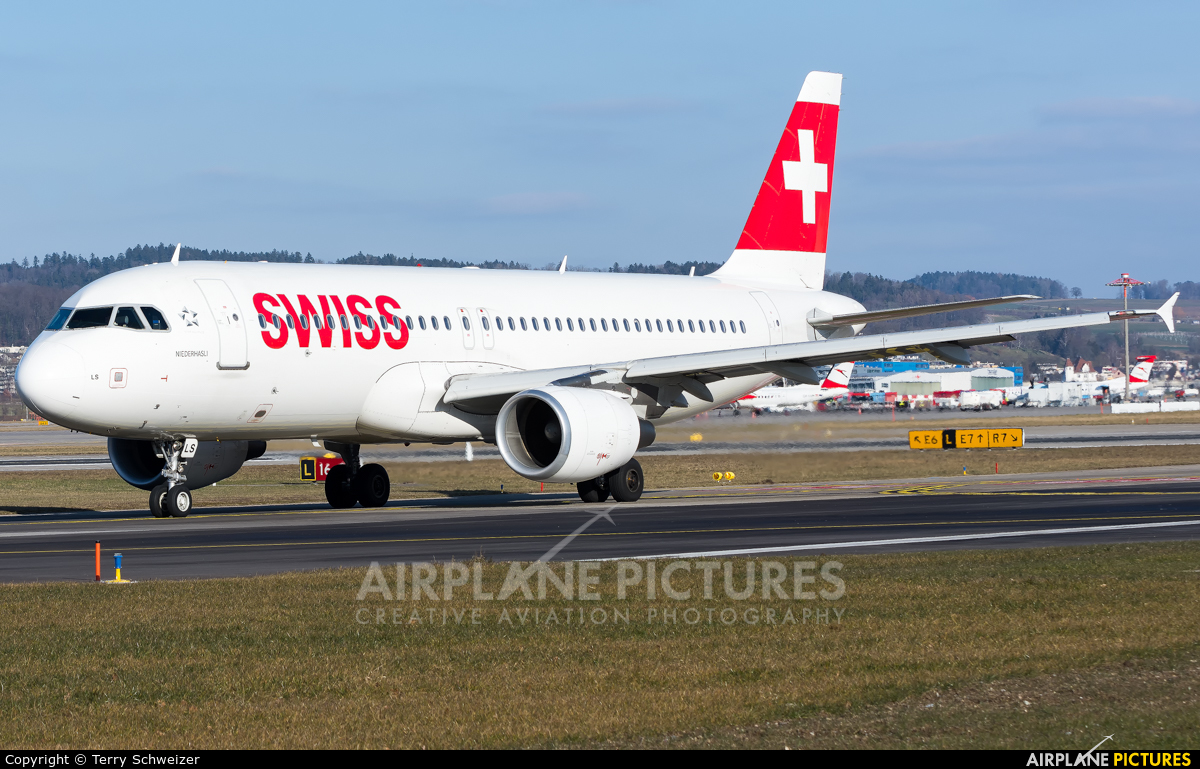 Swiss HB-JLS aircraft at Zurich