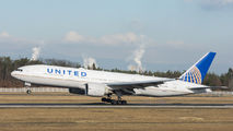 N76010 - United Airlines Boeing 777-200 aircraft