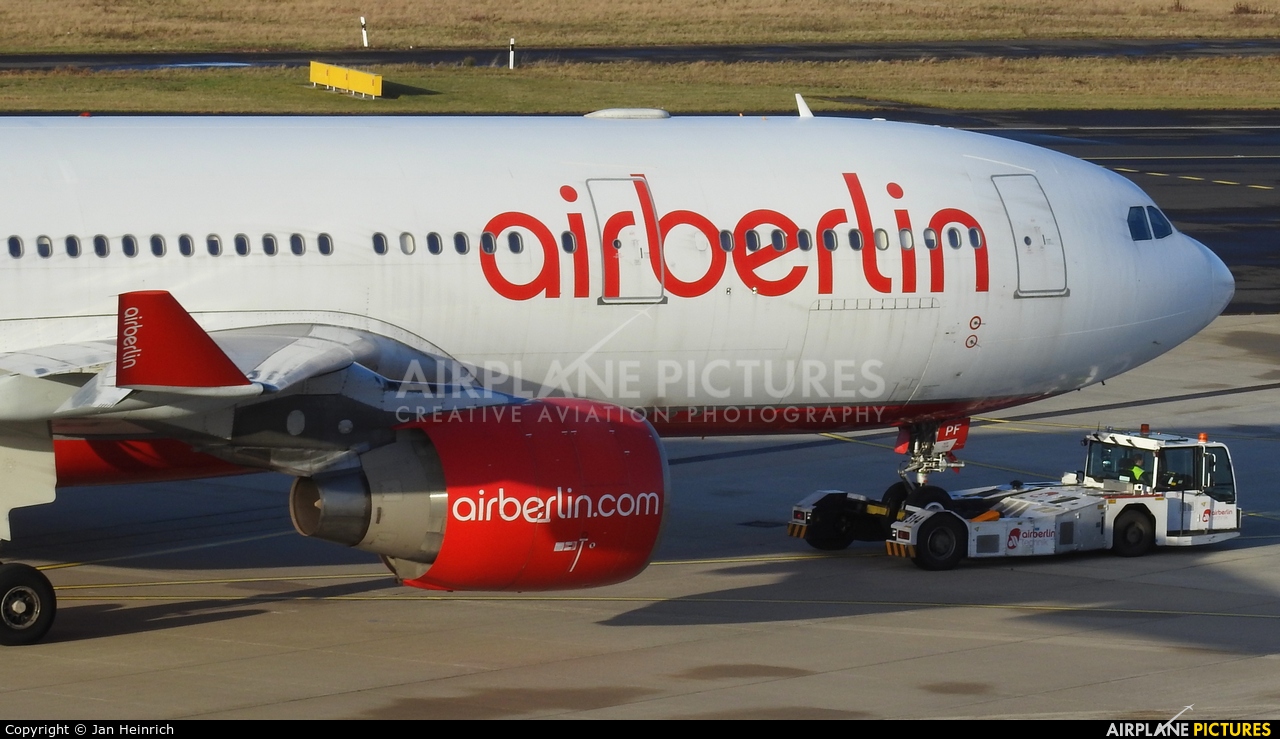 Air Berlin D-ALPF aircraft at Düsseldorf