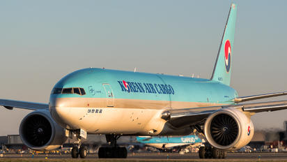 HL8076 - Korean Air Cargo Boeing 777F