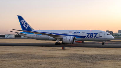 JA814A - ANA - All Nippon Airways Boeing 787-8 Dreamliner