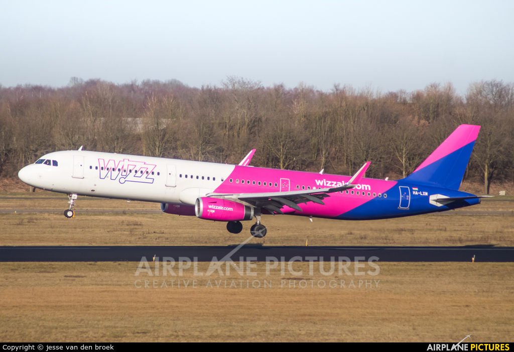Wizz Air HA-LXM aircraft at Eindhoven